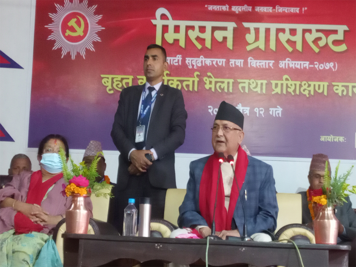 केपी ओली भन्छन्– मदिरा सेवन गर्ने मानिस एमालेको कार्यकर्ता हुन सक्दैन